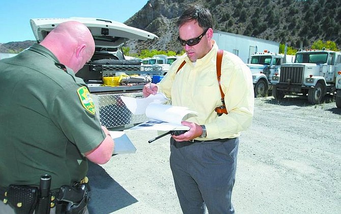 Cathleen Allison/Nevada AppealCarson City Sheriff&#039;s Deputy Gary Denham and Detective Craig Lowe talk Friday at the T.E. Bertagnolli &amp; Associates plant. Sheriff&#039;s officials are investigating the theft of copper wiring from equipment at the Brunswick Canyon Road business.