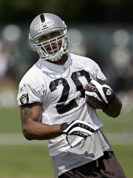 Darren McFadden Autographed/Signed Oakland Raiders 16x20 Photo BAS 29174