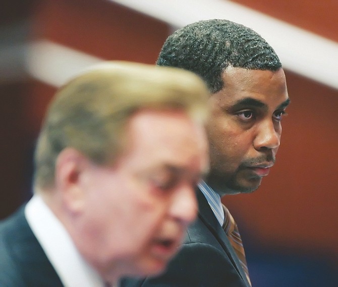 Nevada Sen. Majority Leader Steven Horsford, D-North Las Vegas, and Sen. Minority Leader Bill Raggio, R-Reno, discuss the final amendments to SB429 before the body voted in the Senate Chambers at the Nevada Legislature in Carson City, Nev., on Friday, May 22, 2009.