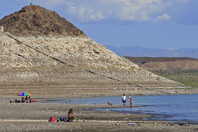 ** ADVANCE FOR WEEKEND EDITIONS JUNE 6-7 ** In this May 31, 2009 photo, Lake Mead visitors enjoy a sunny day at Boulder Beach in Las Vegas.  If Lake Mead&#039;s elevation falls another 23 feet, the water authority board will be asked to give the official go-ahead to construct the pipeline. The lake trigger is the newest addition to the authority&#039;s Water Resource Plan, which plots how the valley&#039;s wholesale water supplier expects to keep local taps running amid unprecedented drought on the Colorado. (AP Photo/Las Vegas Review-Journal, Duane Prokop) ** LAS VEGAS SUN OUT, TV OUT; MAGS OUT; NO SALES **