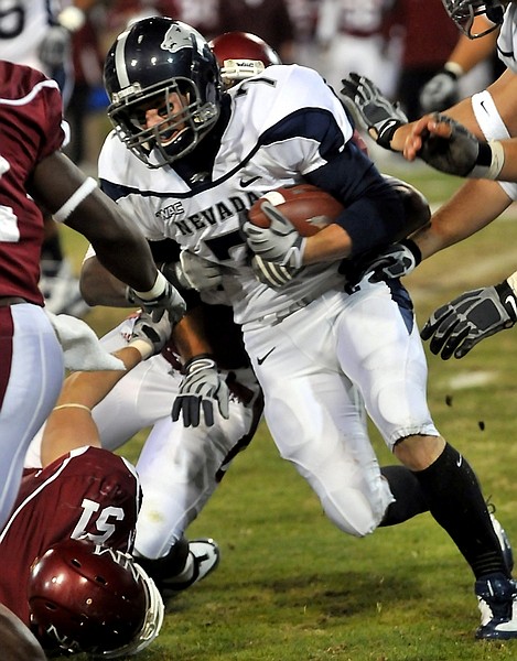 Nevada&#039;s Luke Lippincott (7) threads his way through the New Mexico State defense Saturday, Nov. 21, 2009, at Aggie Memorial Stadium in Las Cruces, N.M., during the first quarter of the NCAA college football game. (AP Photo/Las Cruces Sun-News, Norm Dettlaff)