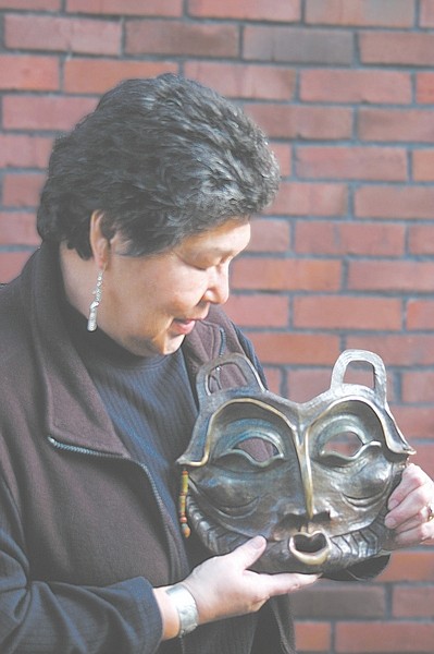 CourtesyNative Indian artist Lillian Pitt shows a mask of &quot;She Who Remembers,&quot; which will be the topic of her presentation at 7 p.m. tonight at the Nevada State Museum.