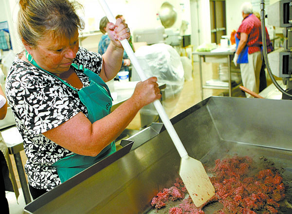 Shannon Litz/Nevada AppealJanice Mandoki cooks ground beef in the Carson High School kitchen on Thursday for a new pizza recipe during training on the new menu and procedures for school district food service.
