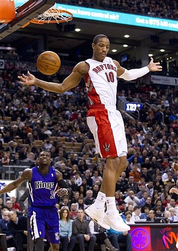 Toronto Raptors&#039; DeMar DeRozan, right, finishes a dunk in front of Sacramento Kings&#039; Jermaine Taylor during first half NBA basketball action in Toronto Sunday, January 9, 2011.  (AP Photo/The Canadian Press, Darren Calabrese)