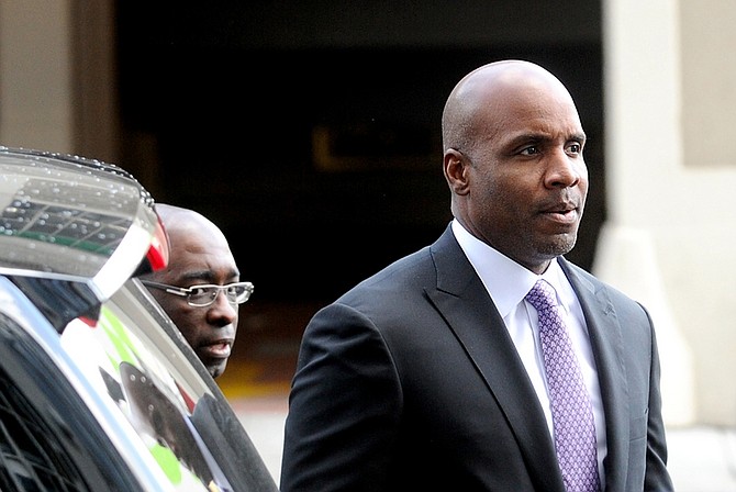 Former baseball player Barry Bonds arrives at federal court as a jury deliberates perjury charges against him on Wednesday, April 13, 2011, in San Francisco. (AP Photo/Noah Berger)