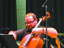 Celloist Evan Stern