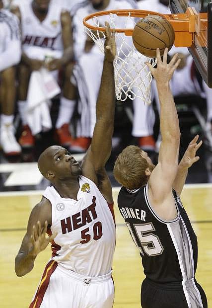 San Antonio Spurs power forward Matt Bonner (15) shoots against Miami Heat center Joel Anthony (50) during the first half of Game 1 of basketball&#039;s NBA Finals, Thursday, June 6, 2013 in Miami. (AP Photo/Wilfredo Lee)