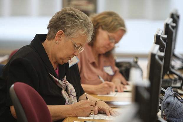 Judges Linda Curtis and Mary Tumbusch evaluate a senior project at Carson High School on Monday.