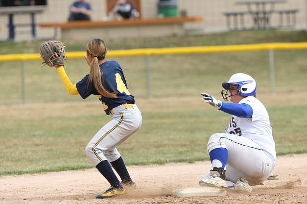 Western Nevada catcher Sydney Darby catches an pitch during Friday&#039;s doubleheader.