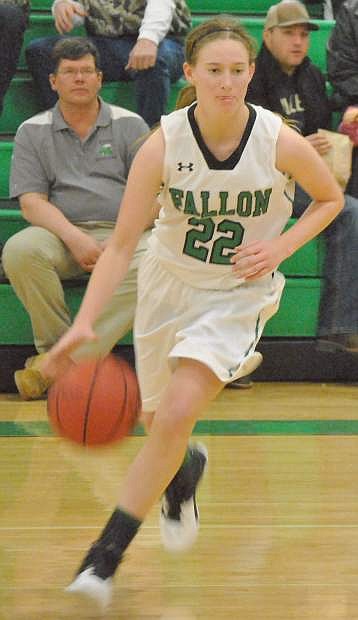 The Lady Wave&#039;s Caitlyn Welch (22) takes the ball to the hoop.