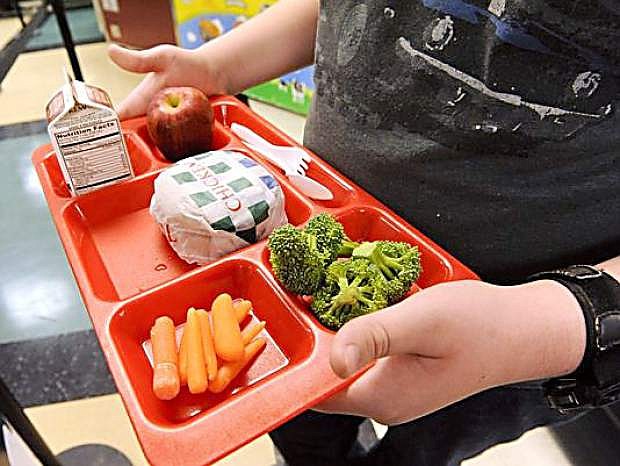 Researchers say sufficent time should be given to children who eat school lunches.