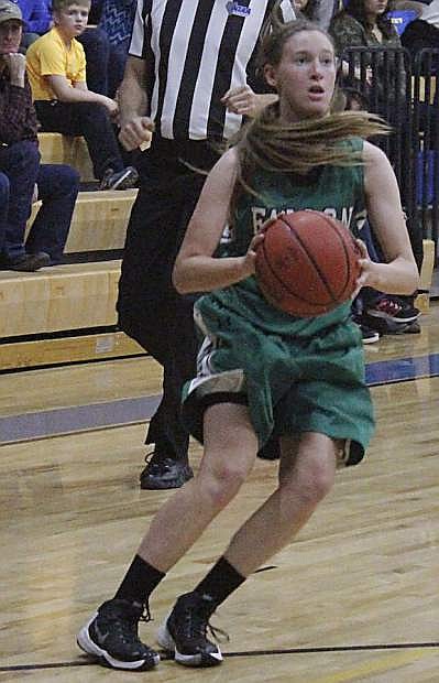Fallon&#039;s Caitlyn Welch prepares to pass in the Wave&#039;s win against the Lady Bucks.