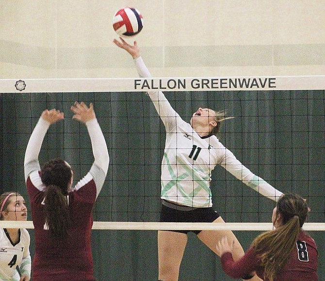 Faith Cornmesser stretches to retur nthe ball to Dayton in Thursday&#039;s 3A volleyball match.