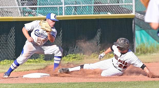 CHS third baseman Abel Carter attempts a tag on Douglas&#039; Spencer Trivitt on Wednesday at DHS.