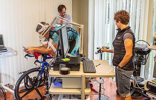 Dr. Andrew Pasternak and Julie Young use ParvoMedic True One Vo2Max testing to determine which heart rate zones will allow their client to more effectively reach his fitness goals.