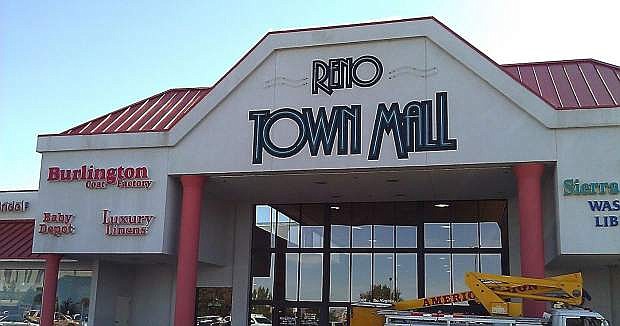The front entrance to Reno Town Mall.