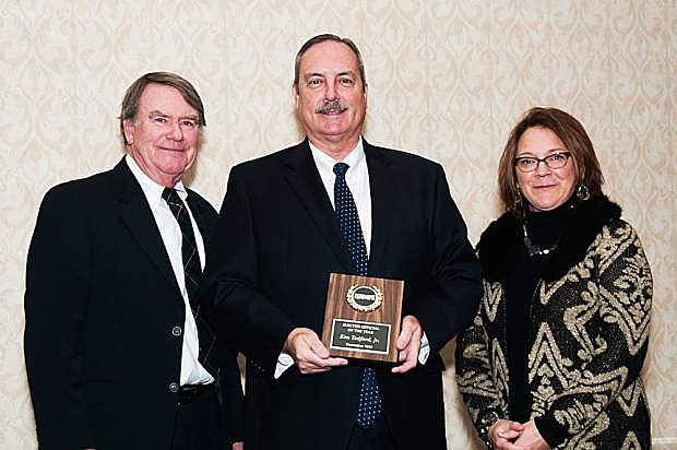 (Left to right) UAMPS CEO Doug Hunter, Mayor Ken Tedford, UAMPS Board Chair Jackie Flowers.